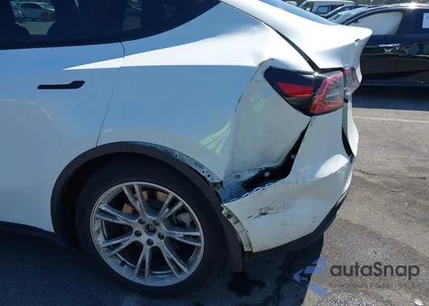 2023 Tesla Model Y Awd/Long Range Dual Motor All-Wheel Drive from USA, damaged, VIN 7SAYGAEE5PF619913